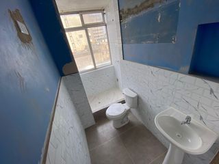 Foto 4 de VENDO Céntrico inmueble DOBLE USO PARA SER ADAPTADO COMO DPTO u OFICINA - Remodelado en El Cercado de Lima - Jr. Washington con Av Uruguay