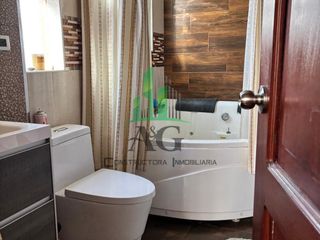 Foto 5 de VENDO HERMOSA CASA DE 3 PISOS, DE 309 M2 CON 7 DORMITORIOS, 6 BAÑOS, JACUZI, JARDINES, COCHERA PARA 2 CARROS, AREA DE PARRILLAS, ZONA DE VISITAS