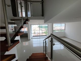 Apartamento duplex en venta en Cabañas Bello