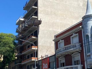 VENTA-Impecable 2 ambientes con patio y balcón 48m2 sobre Av. Rivadavia en construcción-FLORESTA