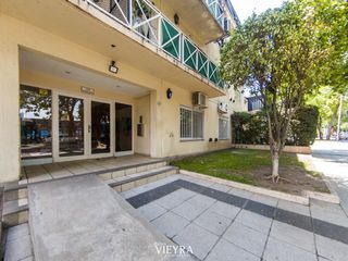 3 AMB con balcón, cochera y seguridad 24 hs (Bruselas al 1300)