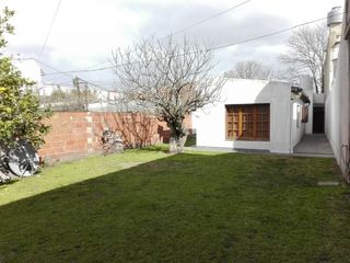 Foto 7 de casa en barrio pompeya con garage y local lote propio