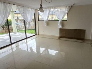 Foto 2 de EN RENTA Excelente casa de 4 dormitorios en Cumbayá dentro de Urbanización