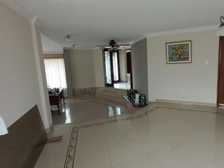 Foto 4 de EN RENTA Excelente casa de 4 dormitorios en Cumbayá dentro de Urbanización