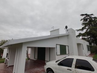 Casa en venta de 3 dormitorios c/ cochera en Miguel Muñoz B