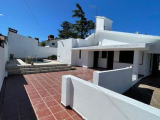 Casa en venta de 3 dormitorios c/ cochera en Miguel Muñoz B