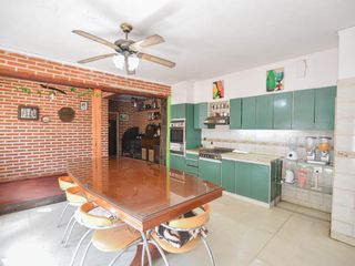 Casa en Venta 4 Dormitorios, Parque y Pileta