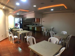 Foto 1 de VENTA BODEGA COMERCIAL, NORTE DE QUITO, EN VIA PRINCIPAL