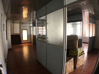 Foto 3 de VENTA BODEGA COMERCIAL, NORTE DE QUITO, EN VIA PRINCIPAL
