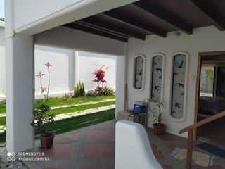 Venta de Casa Rentera, Ballenita-Santa Elena, a 2 cuadras de la playa