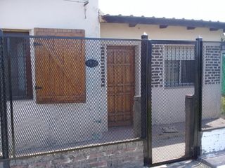 Casa en venta - 2 Dormitorios 1 Baño - 600Mts2 - Guillermo E. Hudson, Berazategui