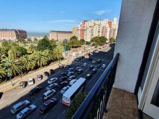 Foto 9 de Alquiler temporario - Ambiente a la calle con vista a Plaza Colón - Avenida Colon 2056