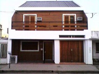 Foto 1 de CASA EN VENTA 4 AMBIENTES - BANFIELD