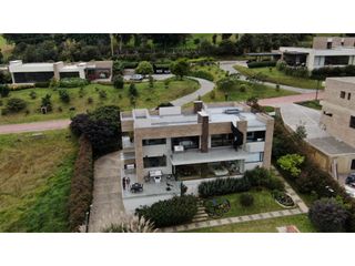 CASA EN VENTA YERBABONITA IMPECABLE DISEÑO MAGNIFICOS ACABADOS