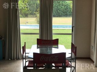 Alquiler casa 6 ambientes con cochera, quincho y piscina en Campos de Roca 1