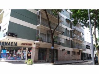 Cochera en Alquiler cubierta Móvil ---- Se cierra Vehículo cómoda hay disponible solo Vecinos