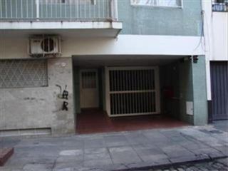 Cochera en Alquiler cubierta Móvil ---- Se cierra Vehículo cómoda hay disponible solo Vecinos