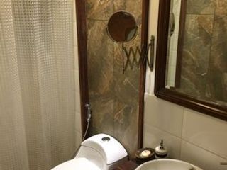 Acogedora Casita Remodelada en clásico condominio de San Isidro