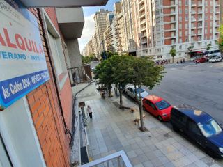 Departamento · dos ambientes · a la calle · vista Plaza Colon
