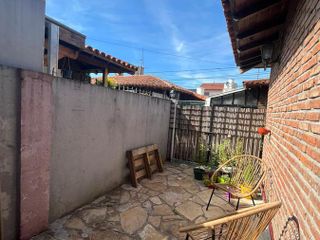 Casa 3 ambientes con patio en Olivos