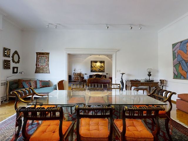Venta Piso de Categoría Retiro /Cochera y Baulera.