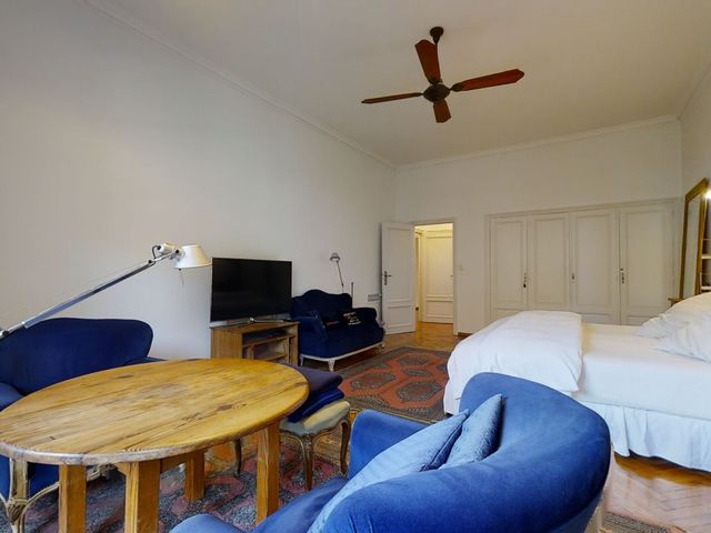 Venta Piso de Categoría Retiro /Cochera y Baulera.