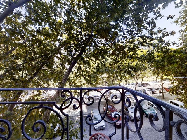 Venta Piso de Categoría Retiro /Cochera y Baulera.