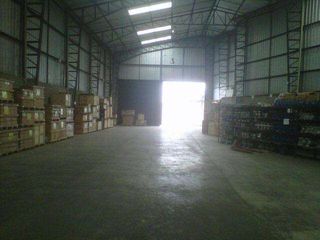 Foto 1 de VENDO BODEGA COMERCIAL CON FRENTE A LA VIA PRINCIPAL. NORTE DE QUITO.