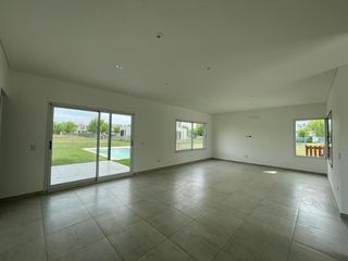Foto 8 de Casa en venta en Belen de Escobar