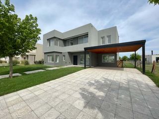 Foto 1 de Casa en venta en Belen de Escobar