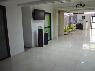 Foto 2 de AV. CARLOS JULIO AROSEMENA EDIFICIO DE OFICINAS Y LOCAL COMERCIAL EN V