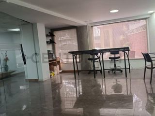 En RENTA oficina de 490 m2 sector Vellavista Gonzáles Suárez