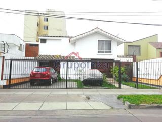 Foto 1 de ACOGEDORA CASA EN LA MEJOR ZONA DE SAN BORJA