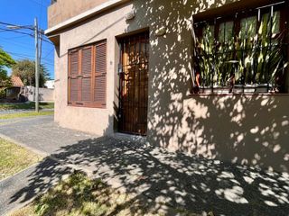 Foto 3 de Casa de 3 AMBIENTES ubicada a 200 metros de la Avenida Tomás Espora
