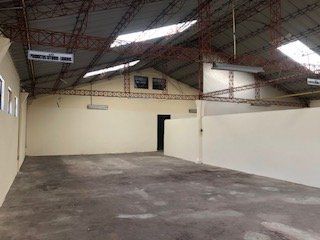 Foto 2 de GALPON/BODEGA ALQUILER, 400m2, mas 70m2 OFICINAS, CALDERON, NORTE DE QUITO