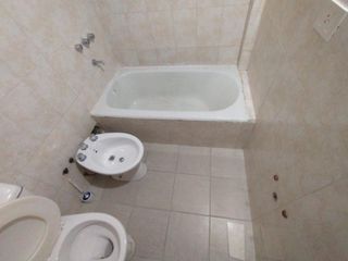 Foto 2 de DEPTOS 2 AMBIENTES, COCINA COMEDOR, HABITACIÓN Y BAÑO.