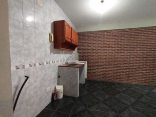 Foto 7 de DEPTOS 2 AMBIENTES, COCINA COMEDOR, HABITACIÓN Y BAÑO.