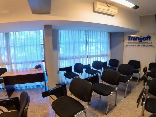 Excelente oficina de 260 m2 en 2 plantas.