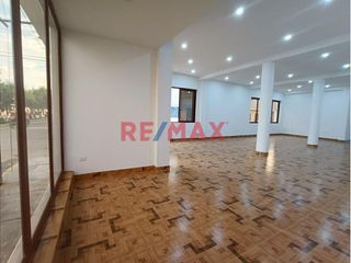 Foto 1 de Ubicación Privilegiada en Jayanca, Lambayeque! 🏢

Presentamos un espacioso y versátil local comercial de estreno, perfecto para que emprendas o expa