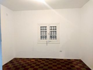 Casa de 2 Dormitorios con Garaje y Patio en Alquiler, Barrio Matheu, Rosario