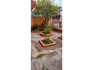 Quito Sector Monjas Urb. Jardin del Valle Casa Rentera en VENTA