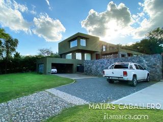 Foto 2 de Casa a la venta en Lomas de La Carolina de 7 años de antigüedad, Minimalista, cálida y luminosa