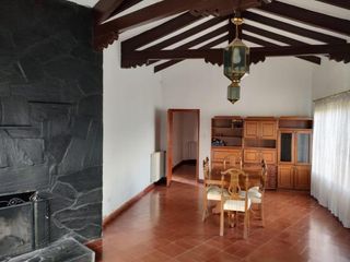 Casa en venta de 3 dormitorios c/ cochera en Villa Giardino