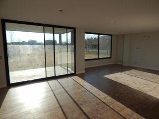 Foto 5 de SE VENDE HERMOSA CASA EN EL BARRIO CERRADO SAN ISIDRO LABRADOR TIGRE