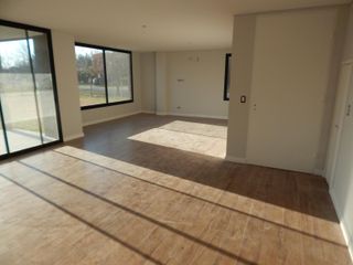 Foto 6 de SE VENDE HERMOSA CASA EN EL BARRIO CERRADO SAN ISIDRO LABRADOR TIGRE