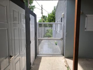 Casa en venta - 1 dormitorio 1 baño - cochera - 200mts2 - Gambier, La Plata