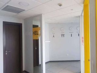 Foto 5 de VENDO OFICINA EN EL EDIFICIO THE POINT DE PUERTO SANTANA  - GUAYAQUIL