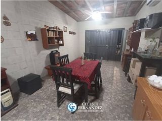 Foto 4 de VENTA CASA - Barrio Industrial