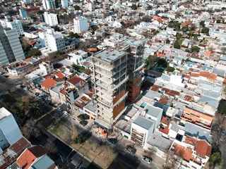 Departamento de pozo en venta 3 dormitorios 3 baños balcón 115 mts 2 totales- La Plata