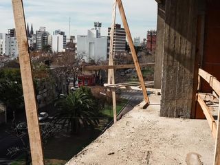 Departamento de pozo en venta 3 dormitorios 3 baños balcón 115 mts 2 totales- La Plata